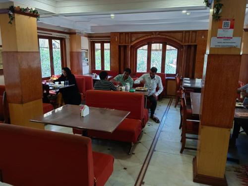 Χώρος καθιστικού στο Darshan Hotel & Restaurant