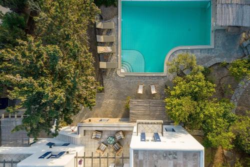 an overhead view of a house with a swimming pool at Villa Padma, Agkeria Paros in Angairiá