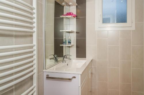 A bathroom at Chalet Bellevue