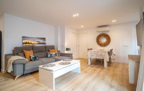 Gorgeous Apartment In Torremolinos With Wifi