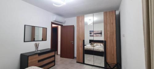 a room with a bedroom with a mirror and a dresser at Casa Faét in Adro