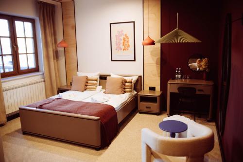 a bedroom with a bed and a desk and a mirror at Dworek in Kolbuszowa