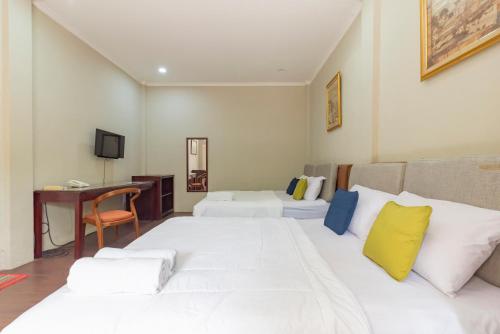 Postel nebo postele na pokoji v ubytování Resort Botoel at Puncak
