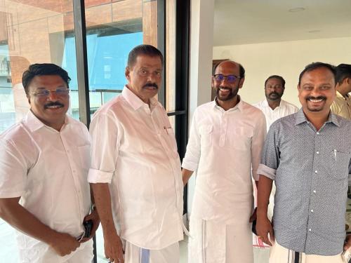Επισκέπτες που μένουν στο PAVITHRAm PREMIUM RESIDENCY THALAYOLAPARAMBU KOTTAYAM