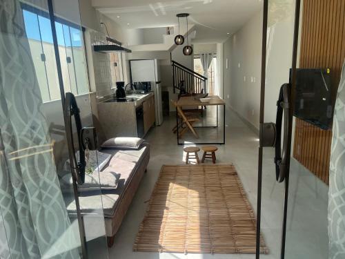 a living room with a couch and a kitchen at Villa Darius in Cabo Frio