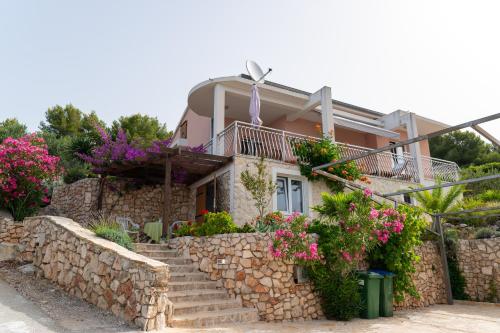 Villa Mira