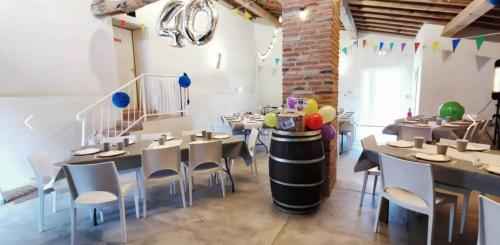 Restaurace v ubytování Domaine de Vizols-Gite 4 etoiles Piscine 15p