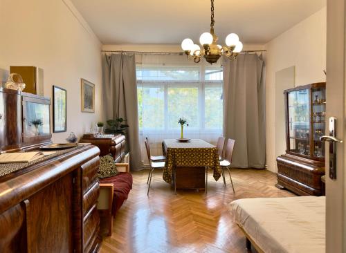 Apartment Sedlčanská - You Will Save Money Here - equipped with antique furniture