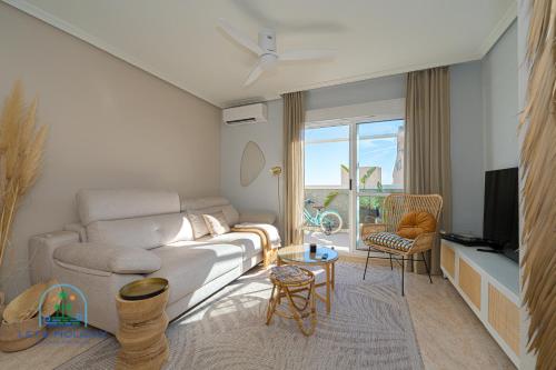 a living room with a couch and a tv at Beach & City Center Apartment Campello in El Campello