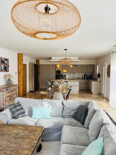 Large modern house near St Rémy de Provence