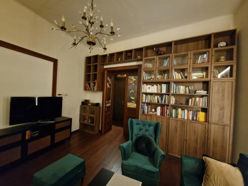 Perpustakaan di apartmen