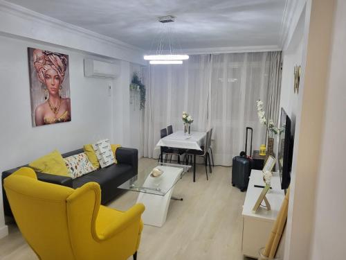 3BR Top Floor Apartment Vialia La Unión Metro