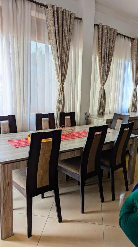 Zona de estar de Munyonyo Penthouse