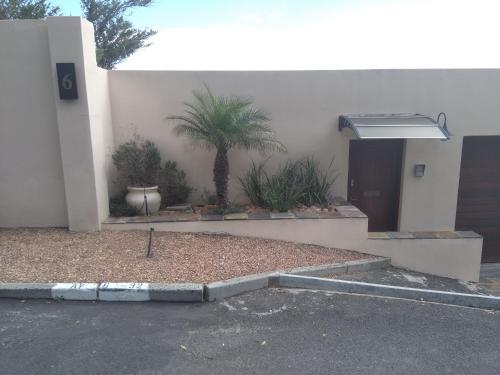 Gambar di galeri bagi View Panoramica Self-Catering Apartment di Gordonʼs Bay