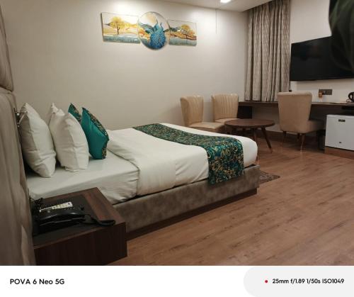 Μια τηλεόραση ή/και κέντρο ψυχαγωγίας στο Narang Hotel