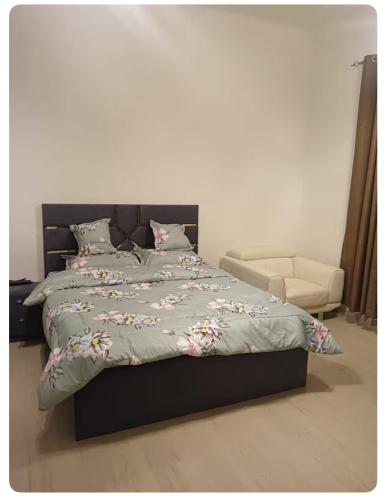 Cozy Beautiful Single Room with Balcony and Attached Washroom