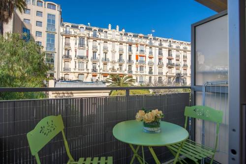 Azur Central Flat