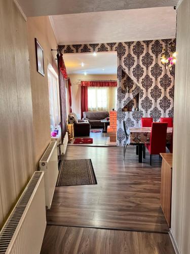 a hallway with a living room and a dining room at Küsmödi Vendégház in Jolotca