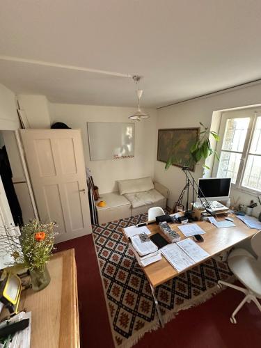 4 Story, 12 beds, home near Eurovision Contest