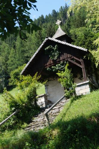 an old building in the middle of a field at Panoramapension Platzer in Kolbnitz