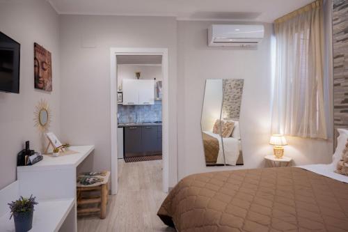 Una cama o camas en una habitación de TaoZen Apartments