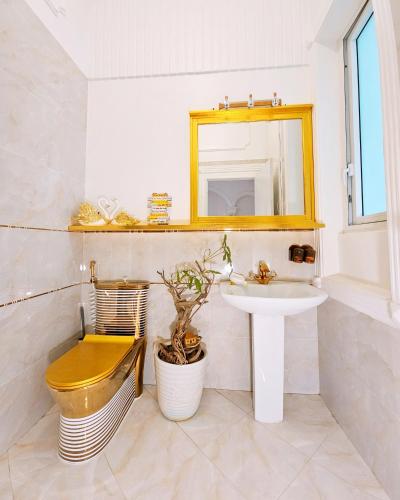 Koupelna v ubytování Biệt Thự cao cấp Lâu Đài Nhỏ Đà Lạt - Little Castle Da Lat Villa
