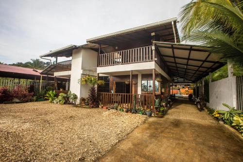 a large house with a porch and a courtyard at Playa Lodge in El Valle