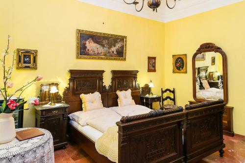a bedroom with a bed and a large mirror at Boutique Hotel Ur-Wachau in Weissenkirchen in der Wachau