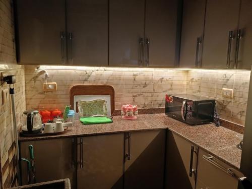 Η κουζίνα ή μικρή κουζίνα στο المسلة شقة فندقية - Obelisk Hotel Apartment