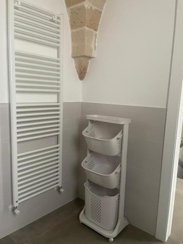 a laundry room with a stack of white dishes at Don Ninì in Sava