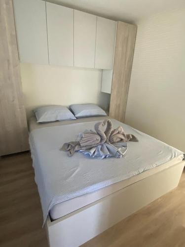 a bed with white sheets and blue pillows at Perferct Day Mobile Home in Drage