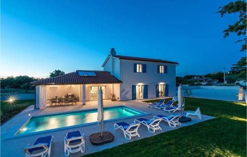 Beautiful Home In Butkovici With Wifi