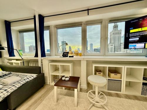 a bedroom with a bed and a large window at Sawa 7 WiFi8Gbs 85'TV 4K Netflix in Warsaw