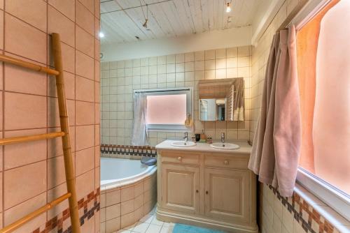 Ένα μπάνιο στο Gite La Confidence