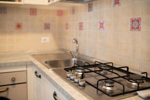 a kitchen with a stove and a sink at Casa Linda in Verbania