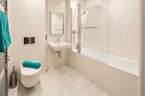 a bathroom with a toilet and a sink and a shower at 4 Beds Luxury Flat with the Best London View in London