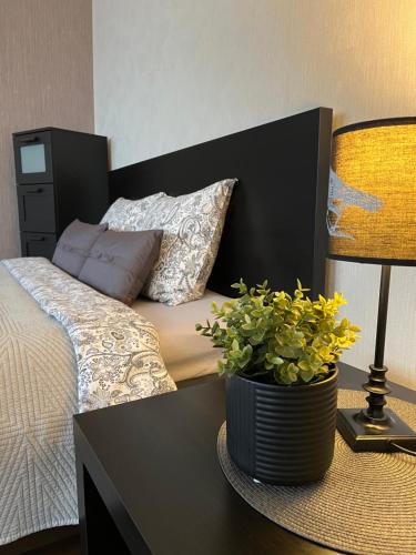 Кровать или кровати в номере Vienibas apartment