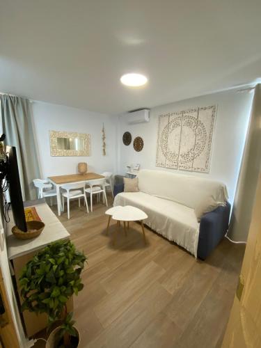 Apartamento junto a la playa. Solo familias y parejas