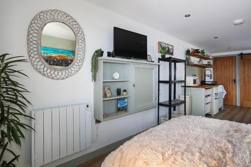 Η κουζίνα ή μικρή κουζίνα στο Trearddur Bay, Holyhead Studio