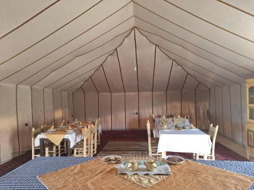 Restaurace v ubytování Infinity Camp Morocco
