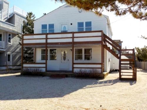 Fotografie z fotogalerie ubytování Charming Oceanside Duplex In Barnegat Light v destinaci Barnegat Light