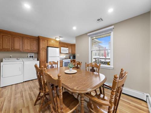 Η κουζίνα ή μικρή κουζίνα στο Vacation Rental With Pool On Lbi