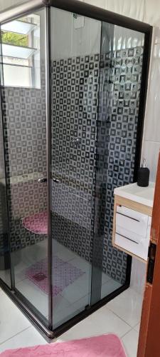 a shower with a glass enclosure in a bathroom at Casa marcius in Monte Verde