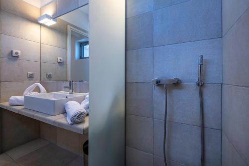 a bathroom with a sink and a shower at Ippolitus Feliz in Kos Town