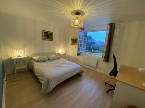 Ένα ή περισσότερα κρεβάτια σε δωμάτιο στο Appartement dans maison proche mer