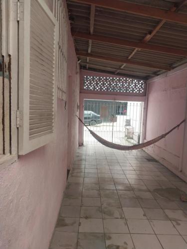 an empty hallway with a hammock in a building at Quarto do aconchego in Caraguatatuba