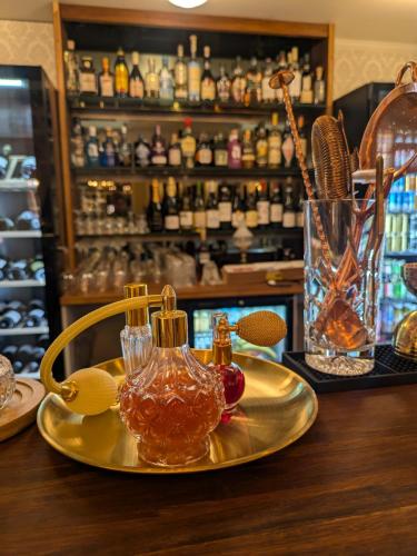 a gold plate with two glass bottles on a bar at Villa Havblikk Tromsø in Tromsø