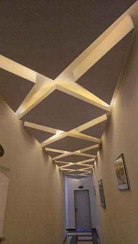 a ceiling with white beams in a hallway at Zuba waterfall executive Lodge in Simon Mwansa Kapwepwe International Airport