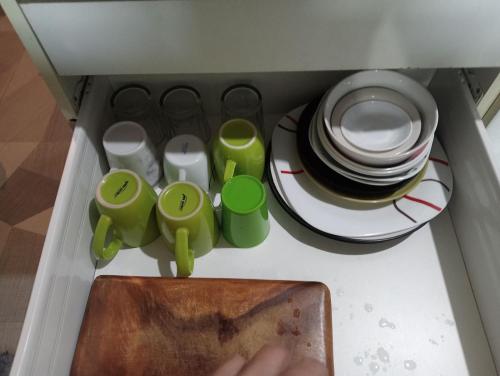 Η κουζίνα ή μικρή κουζίνα στο Azure Staycation by Jen & Jes