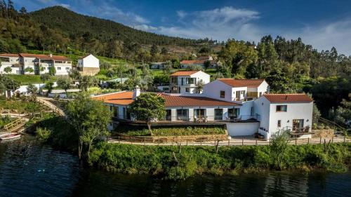 an aerial view of a house next to a river at Reinado de Dom Dinis in Dornes